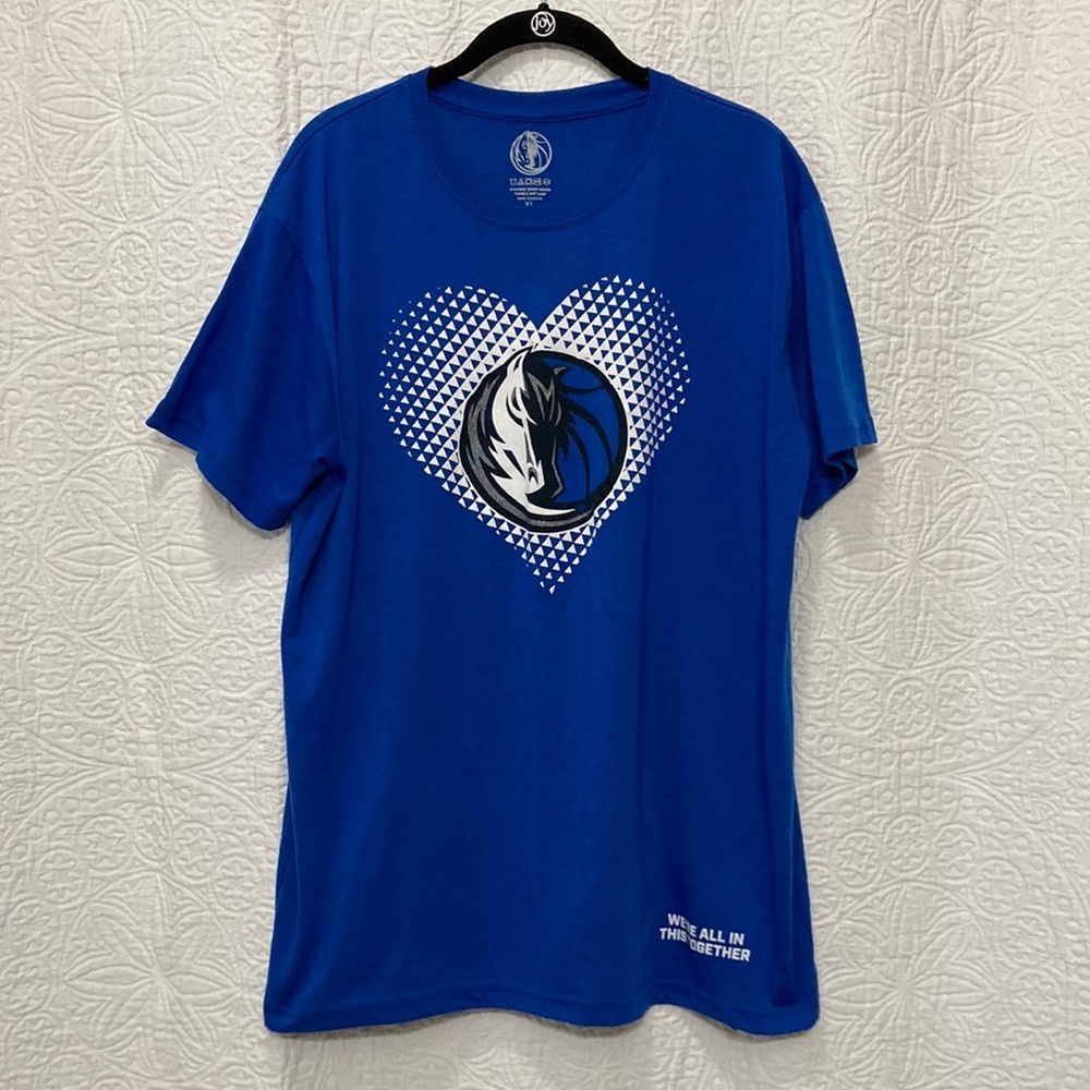 Dallas Mavericks NBA Women’s Heart Logo T-shirt sz XL